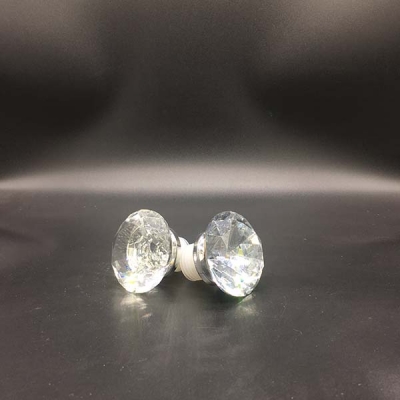Diamond shape glass stopper closure